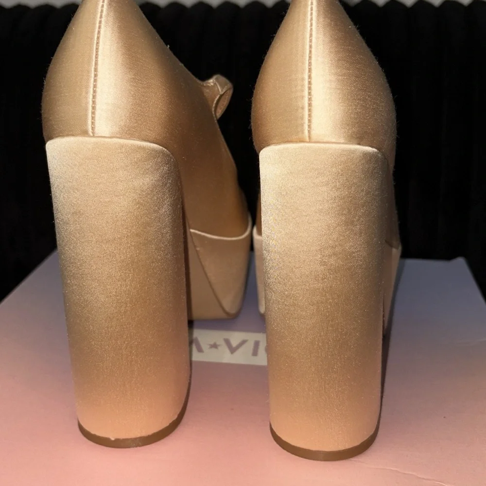 Lisa Vicky Vault Platform Mary Jane Pump In Champagne